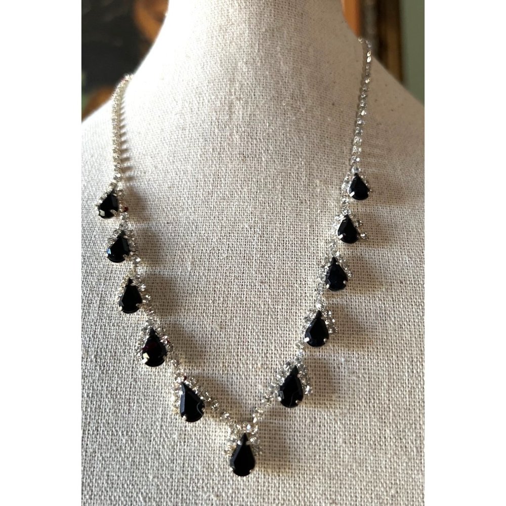 Black Faceted Tear Drop Rhinestone Necklace -- Nwts 26$